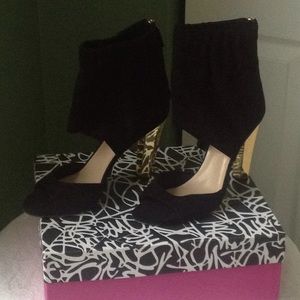 BEAUTIFUL Velvet peep toe Bootie